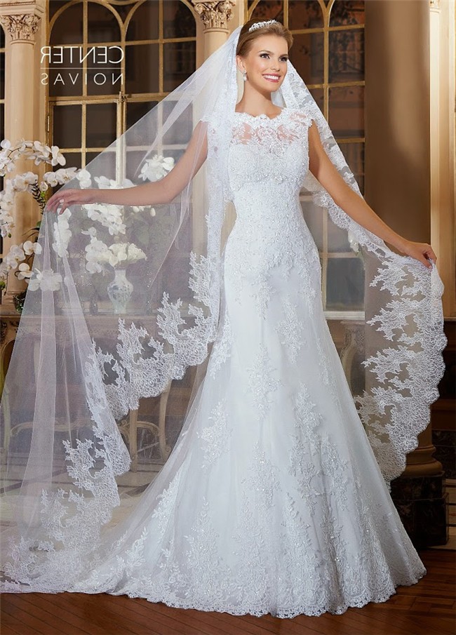 Lace trumpet wedding dress with sleeves