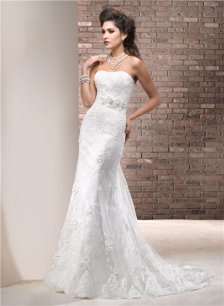 Fitted Lace Wedding Dress 3